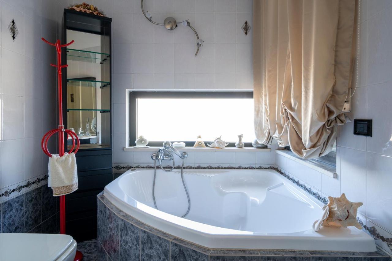 Grazia Attic Apartment With Terrace Trani Bagian luar foto