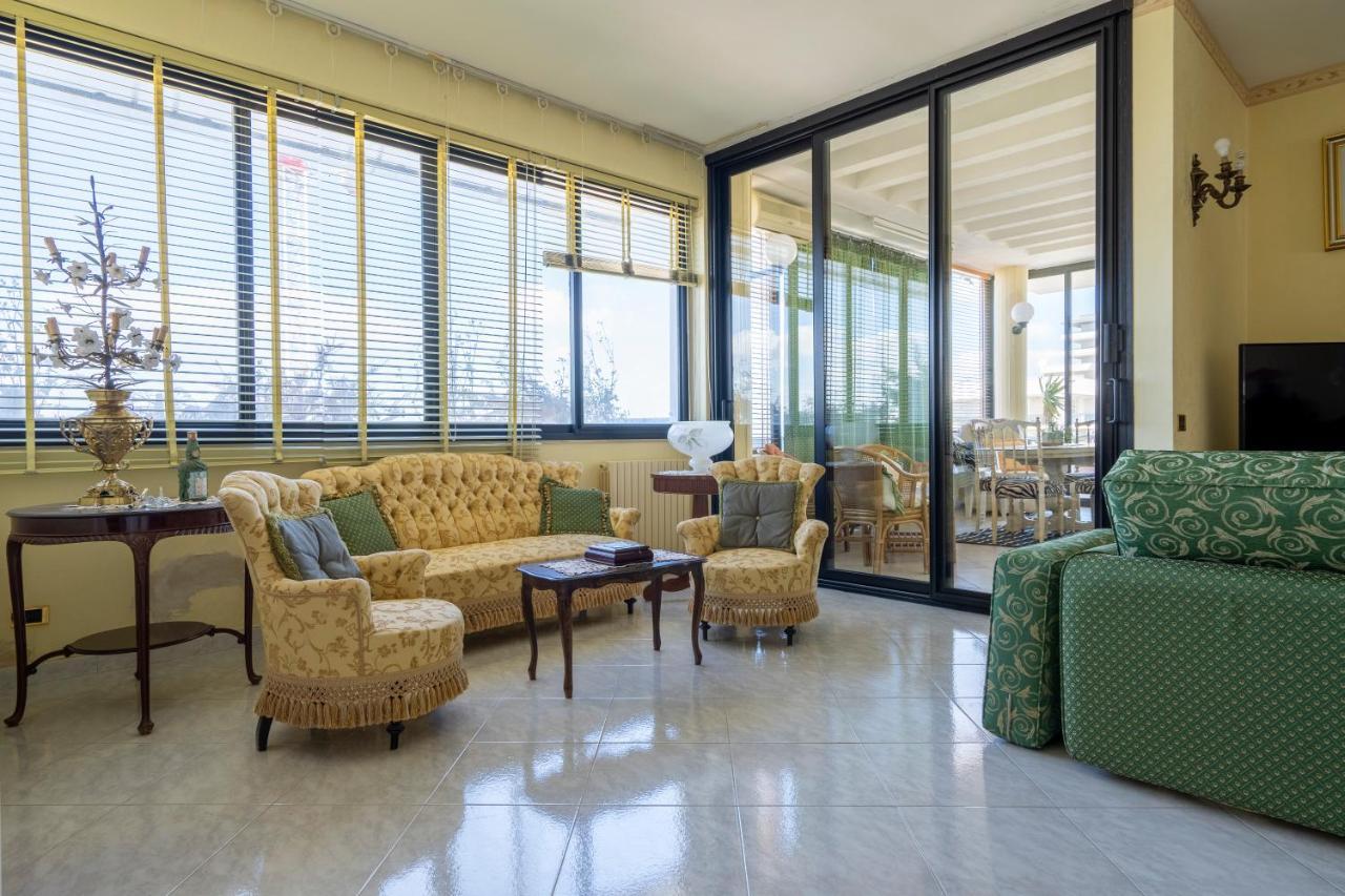 Grazia Attic Apartment With Terrace Trani Bagian luar foto