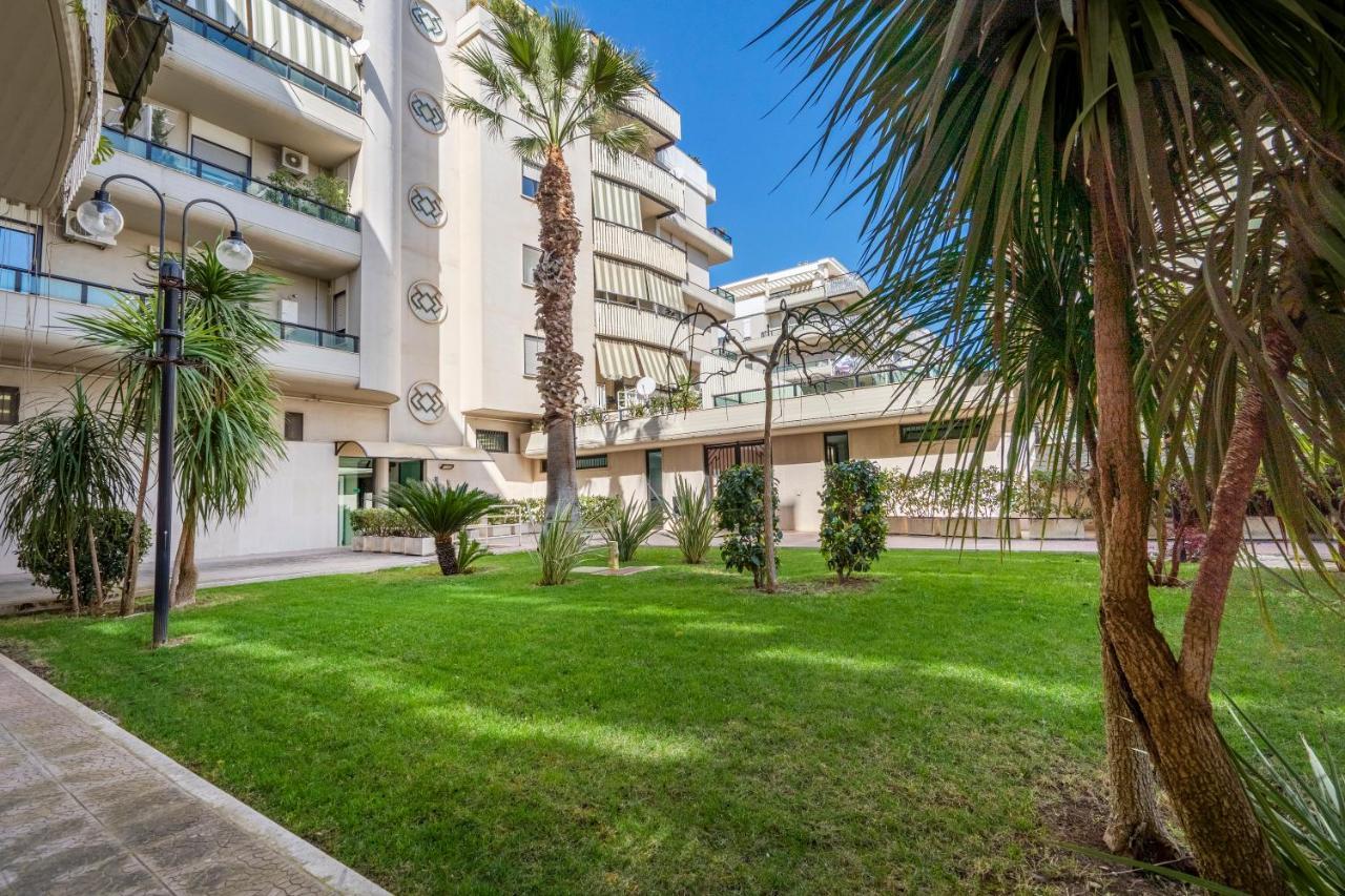 Grazia Attic Apartment With Terrace Trani Bagian luar foto
