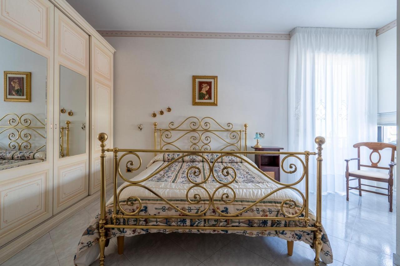 Grazia Attic Apartment With Terrace Trani Bagian luar foto