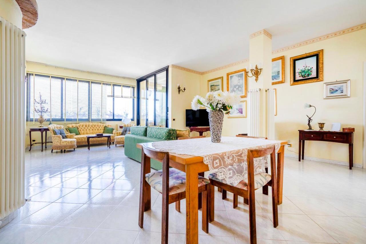 Grazia Attic Apartment With Terrace Trani Bagian luar foto