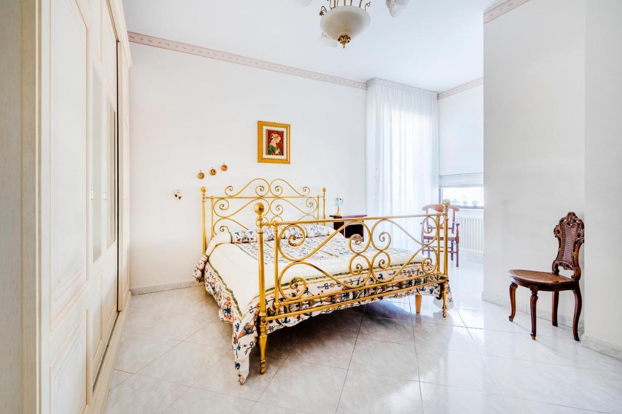 Grazia Attic Apartment With Terrace Trani Bagian luar foto